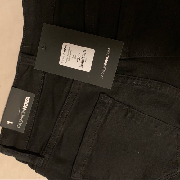Classic High Rise Skinny Jeans - Black - NWT - Picture 3 of 4